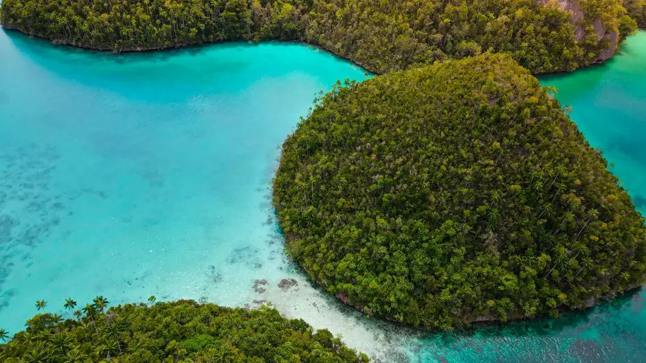 Pemandangan gugusan pulau di Raja Ampat