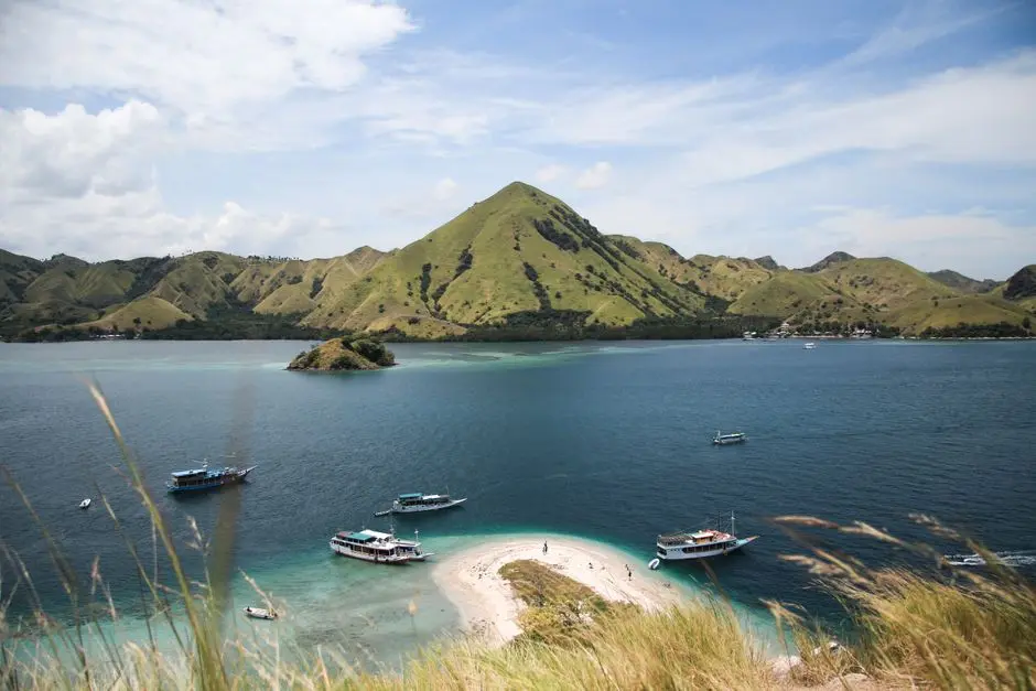 Pemandangan Pulau Padar dari ketinggian
